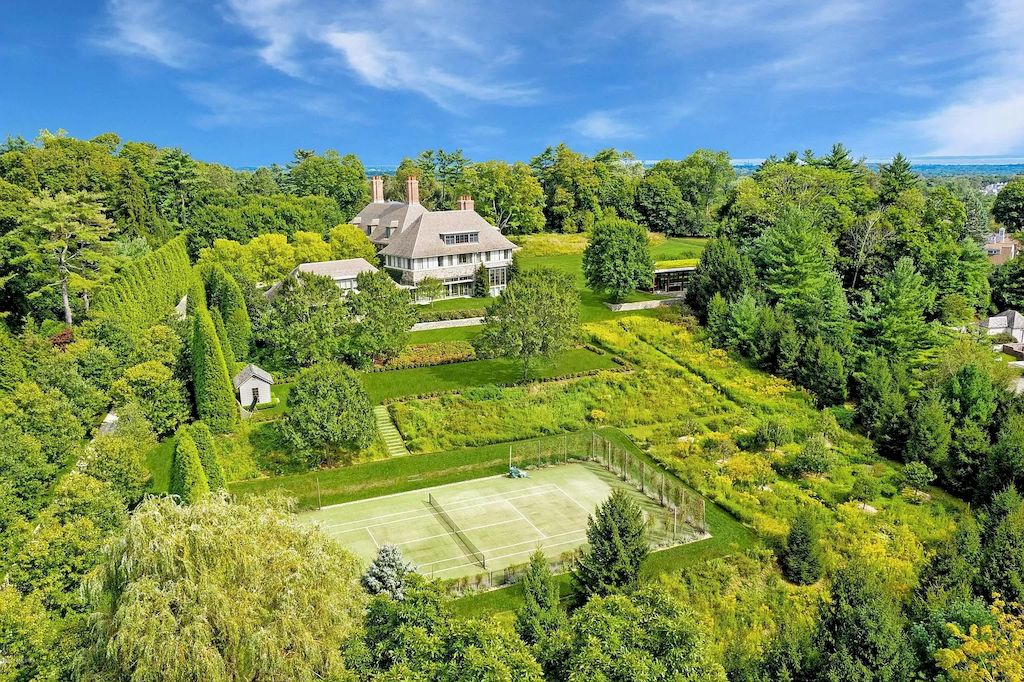 The Home in Connecticut is a luxurious home which is harmoniously combines modern and tradition aesthetics while using the finest materials and workmanship now available for sale. This home located at 15 Dairy Rd, Greenwich, Connecticut; offering 07 bedrooms and 13 bathrooms with 16,359 square feet of living spaces.