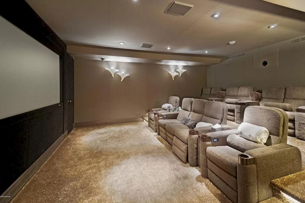 The Home in Connecticut is a luxurious home which is harmoniously combines modern and tradition aesthetics while using the finest materials and workmanship now available for sale. This home located at 15 Dairy Rd, Greenwich, Connecticut; offering 07 bedrooms and 13 bathrooms with 16,359 square feet of living spaces.