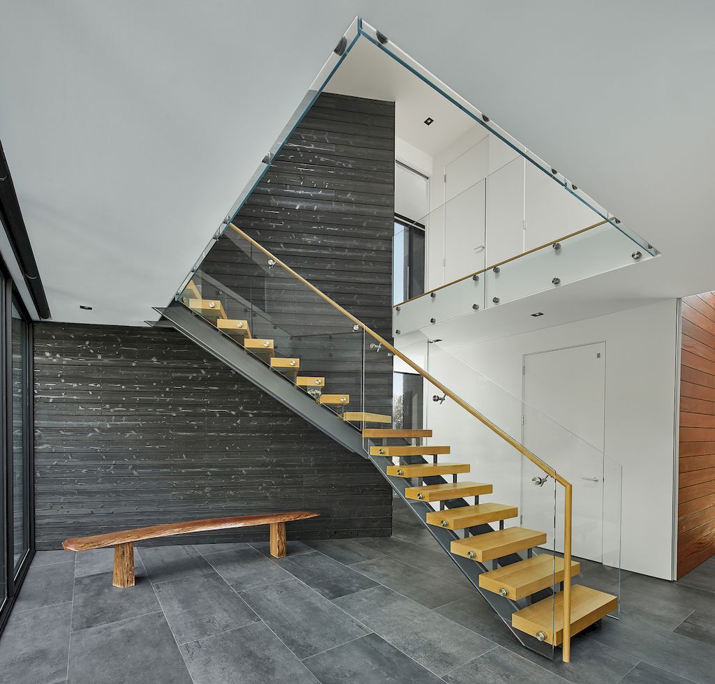 G+G House highlights the beautiful landscape by Robert Gurney Architect