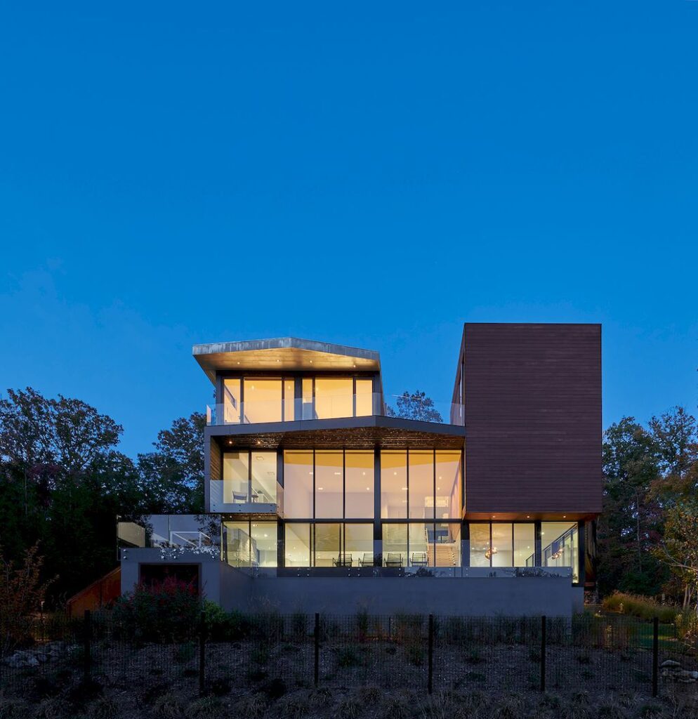 G+G House highlights the beautiful landscape by Robert Gurney Architect