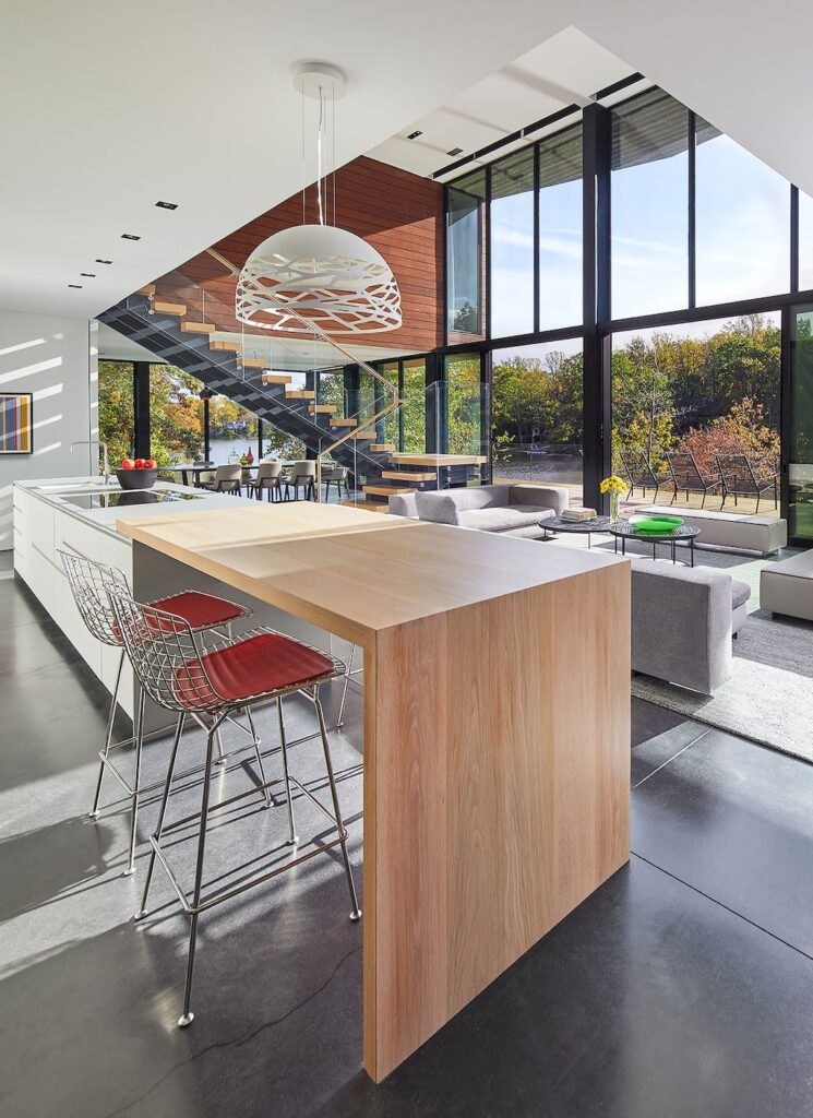 G+G House highlights the beautiful landscape by Robert Gurney Architect