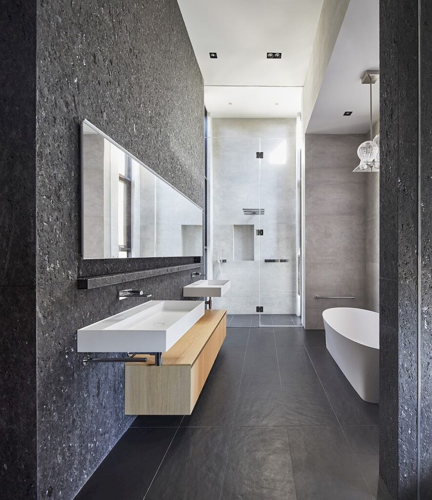 G+G House highlights the beautiful landscape by Robert Gurney Architect