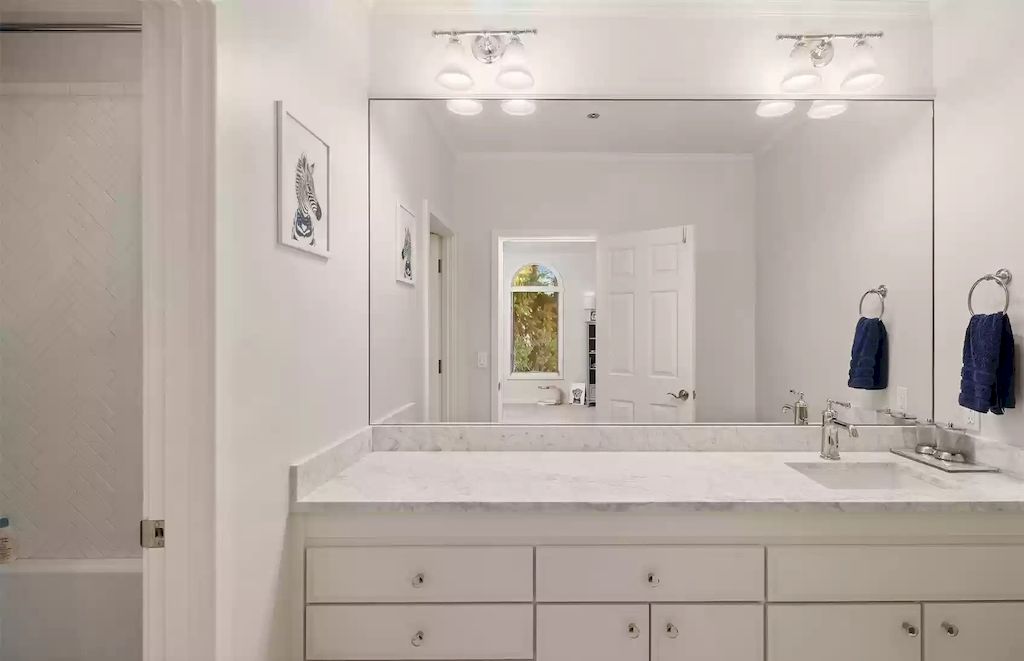 The Estate in Washington is a luxurious home offering impeccable indoor-outdoor flow and unparalleled privacy now available for sale. This home located at 190 NW Madrona Lane, Shoreline, Washington; offering 05 bedrooms and 07 bathrooms with 8,023 square feet of living spaces. 