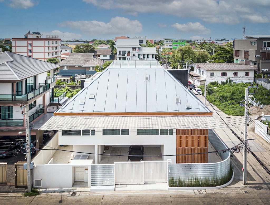 Ice Su house for privacy close to nature by Junsekino Architect and Design 25