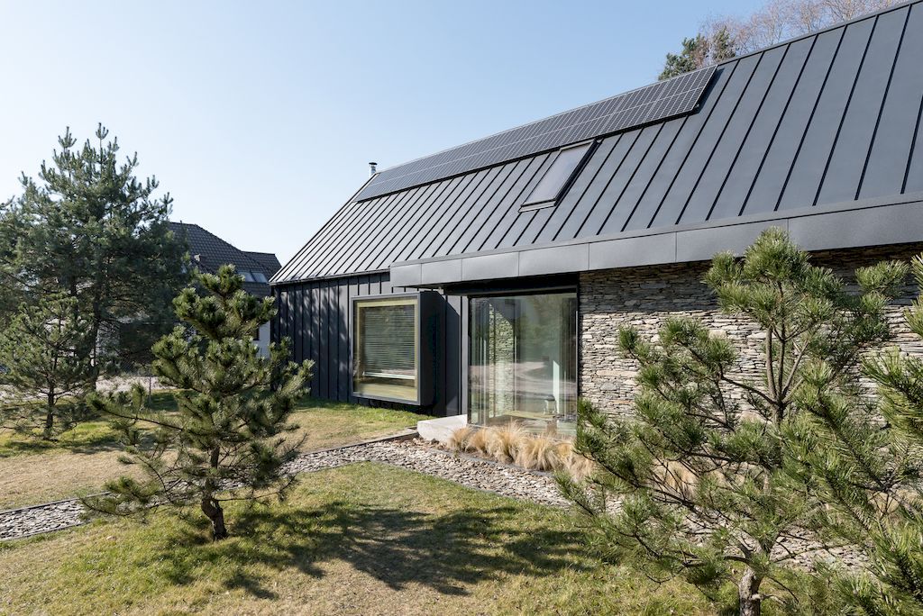 Ode to Nature House to Ensure Privacy in Poland by Milwicz Architekci 8