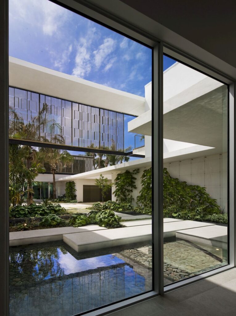 Pine Tree House takes indoor outdoor living to the extreme by SAOTA 12