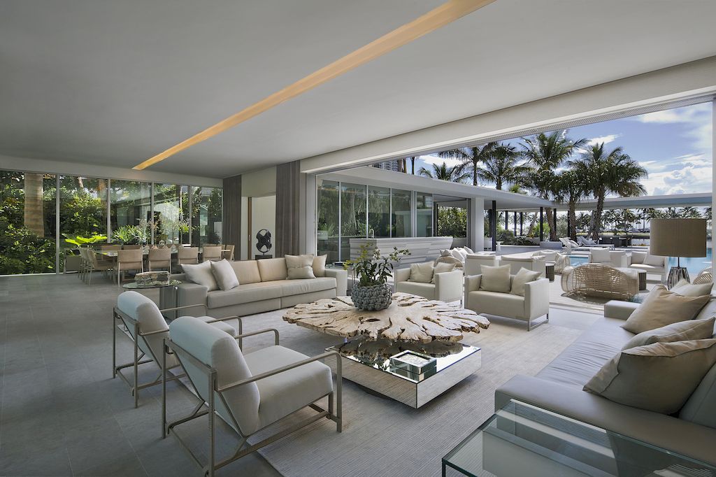 Pine Tree House takes indoor outdoor living to the extreme by SAOTA 16