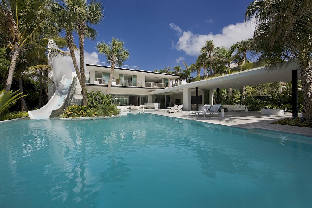 Pine Tree House takes indoor outdoor living to the extreme by SAOTA 7