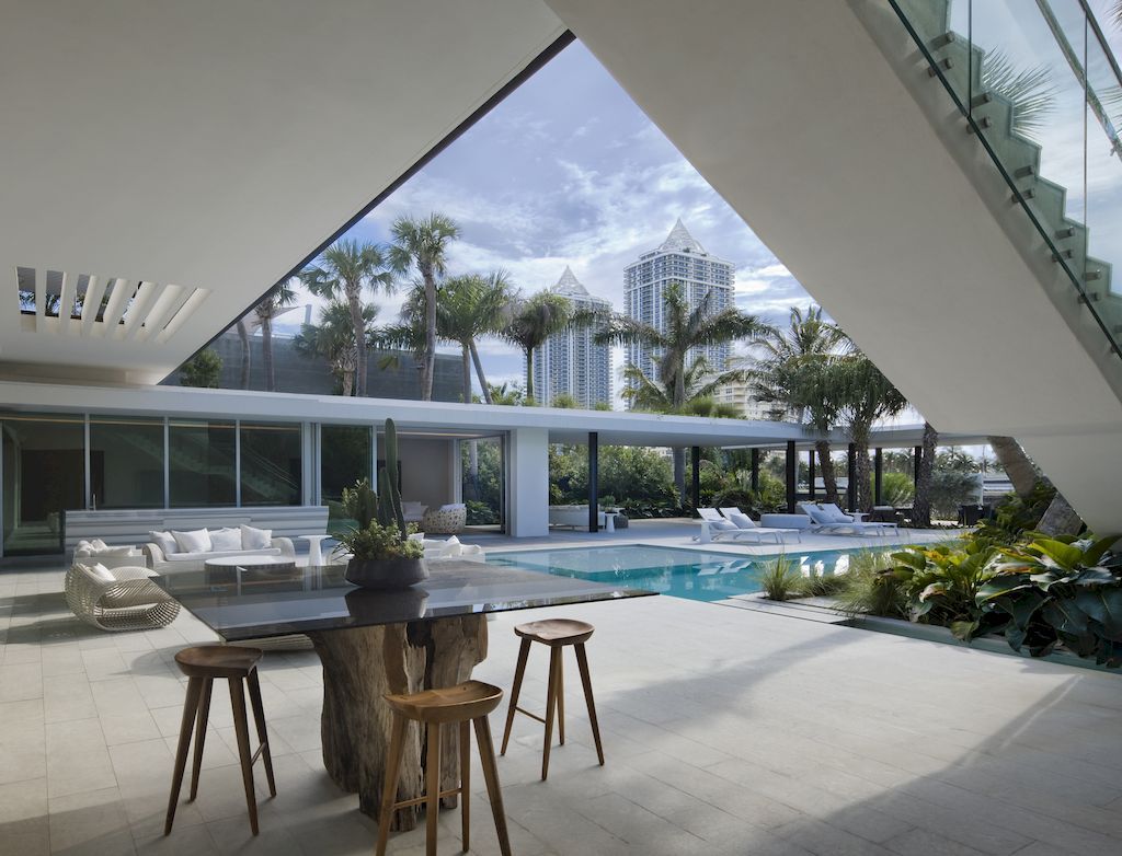 Pine Tree House takes indoor outdoor living to the extreme by SAOTA 8