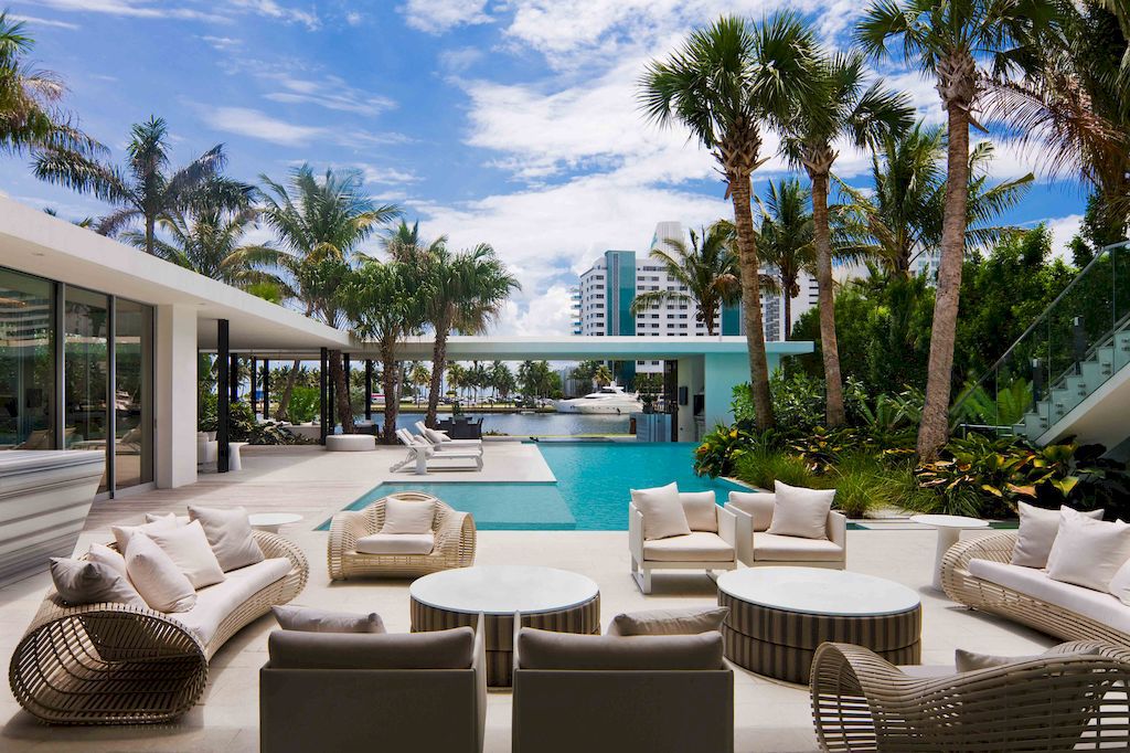 Pine Tree House takes indoor-outdoor living to the extreme by SAOTA