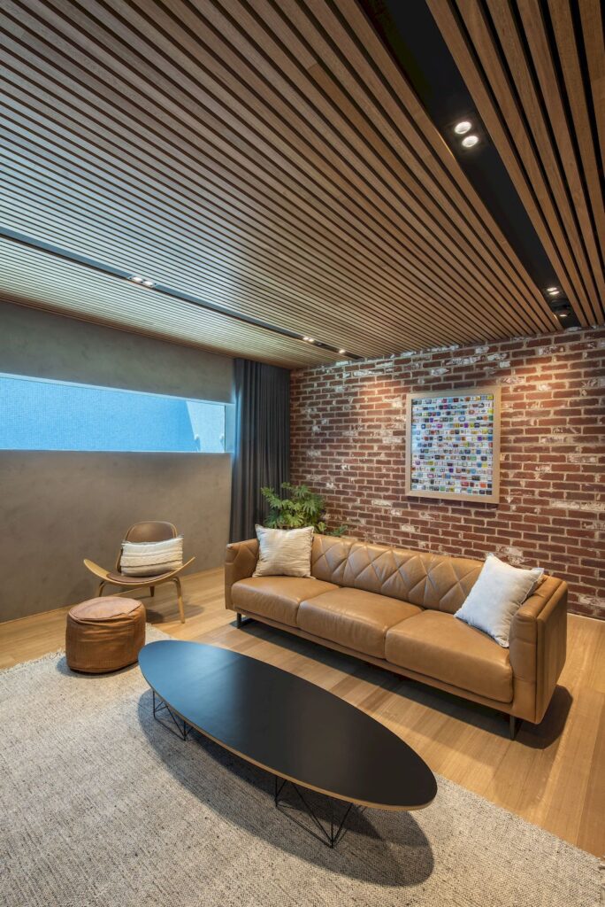 Plympton House with Flexible Living Space connect to Outdoor by Contech 13
