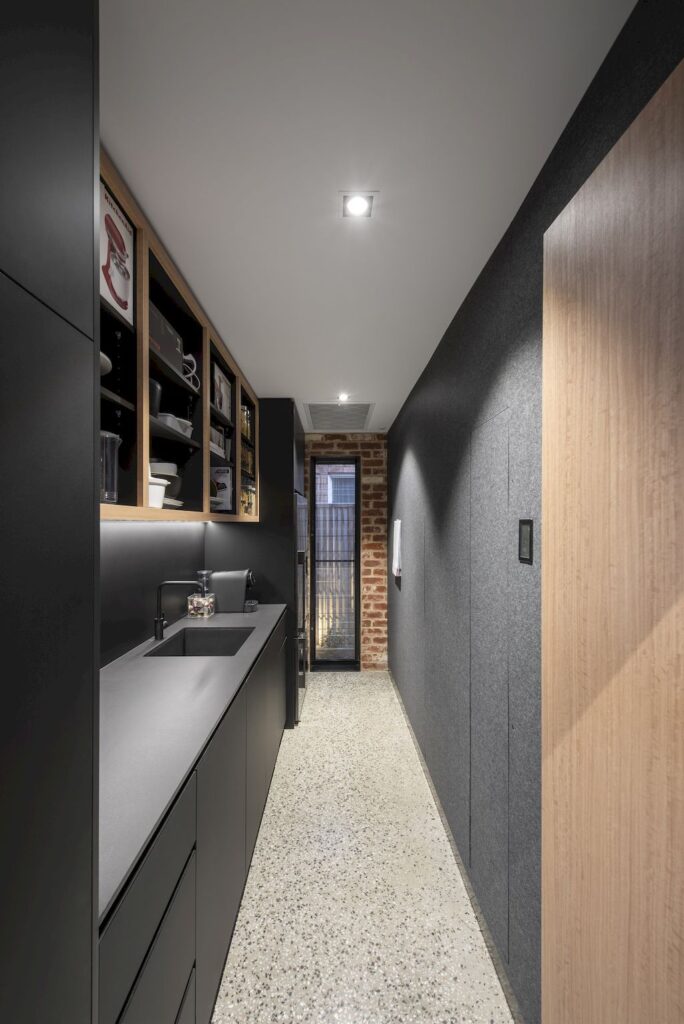 Plympton House with Flexible Living Space connect to Outdoor by Contech 15