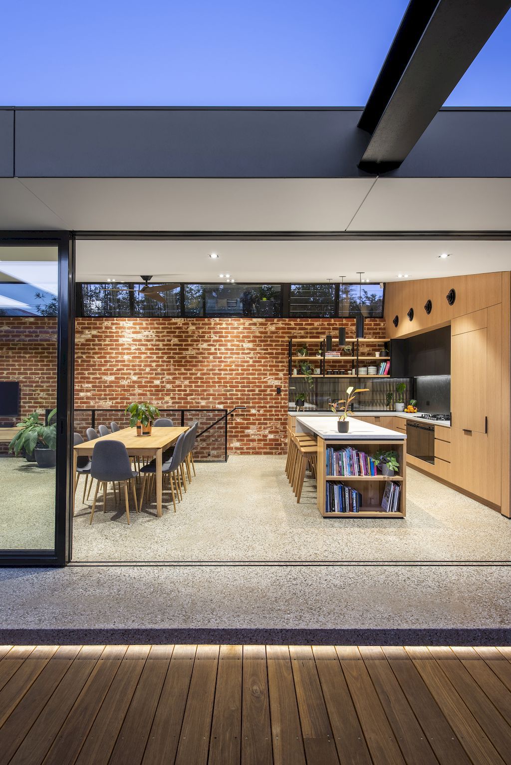 Plympton House with Flexible Living Space connect to Outdoor by Contech 17