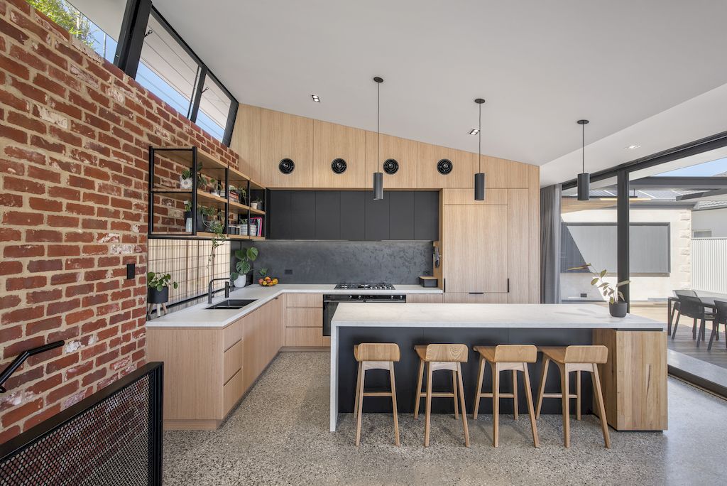 Plympton House with Flexible Living Space connect to Outdoor by Contech 7