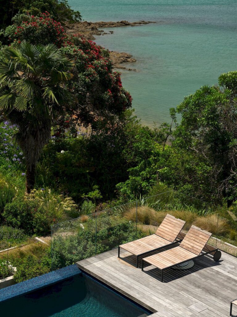 Private island home Mahuika in New Zealand by Daniel Marshall ...