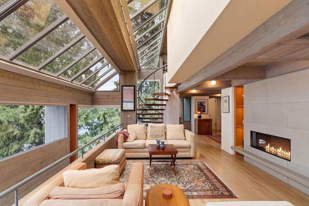The Residence in Greater Vancouver provide breathtaking ocean and island views from every room in the house, now available for sale. This home located at 10 Montizambert Wynd, Greater Vancouver, BC V7W 1R8, Canada