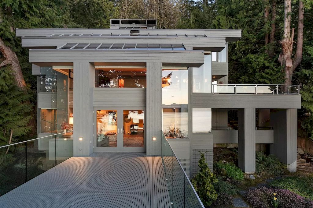 The Residence in Greater Vancouver provide breathtaking ocean and island views from every room in the house, now available for sale. This home located at 10 Montizambert Wynd, Greater Vancouver, BC V7W 1R8, Canada