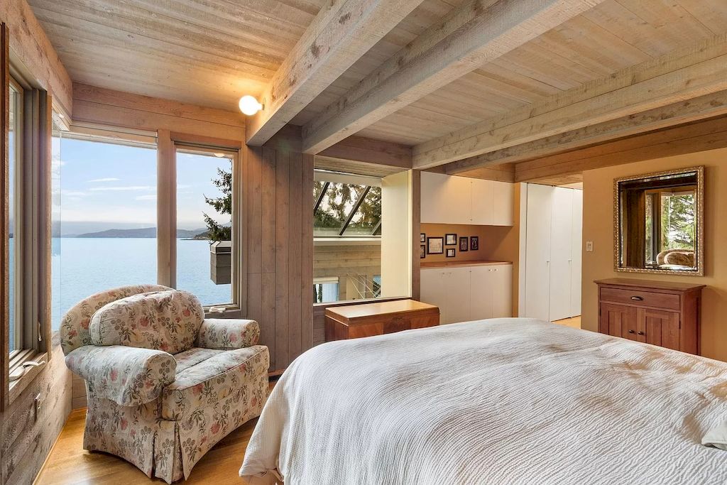 The Residence in Greater Vancouver provide breathtaking ocean and island views from every room in the house, now available for sale. This home located at 10 Montizambert Wynd, Greater Vancouver, BC V7W 1R8, Canada