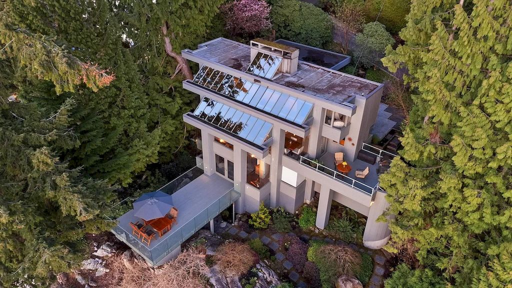 The Residence in Greater Vancouver provide breathtaking ocean and island views from every room in the house, now available for sale. This home located at 10 Montizambert Wynd, Greater Vancouver, BC V7W 1R8, Canada