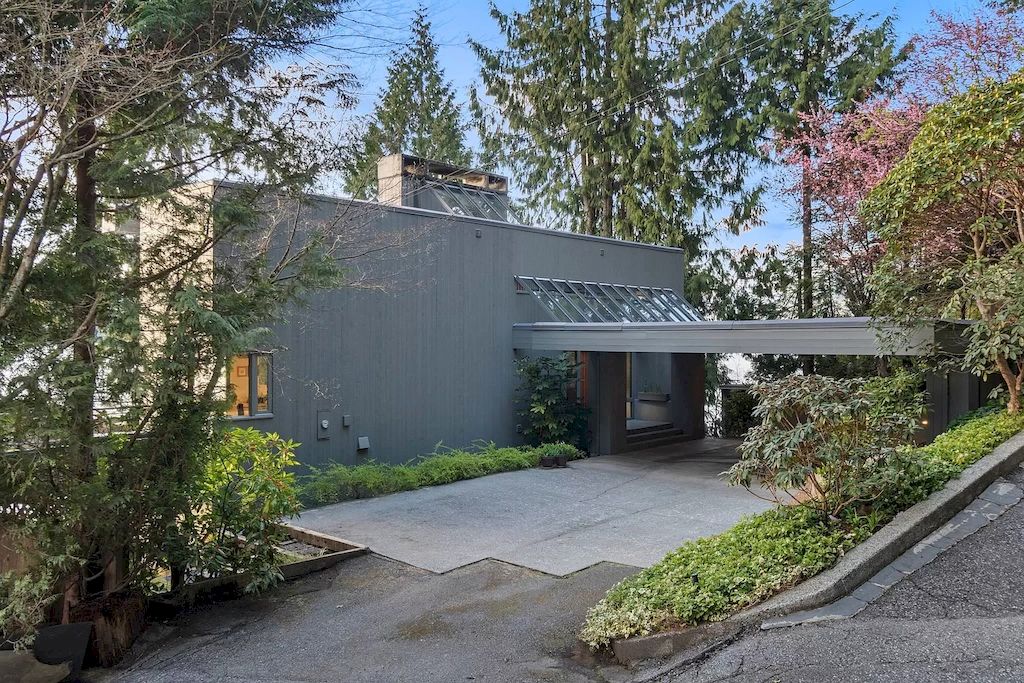 The Residence in Greater Vancouver provide breathtaking ocean and island views from every room in the house, now available for sale. This home located at 10 Montizambert Wynd, Greater Vancouver, BC V7W 1R8, Canada