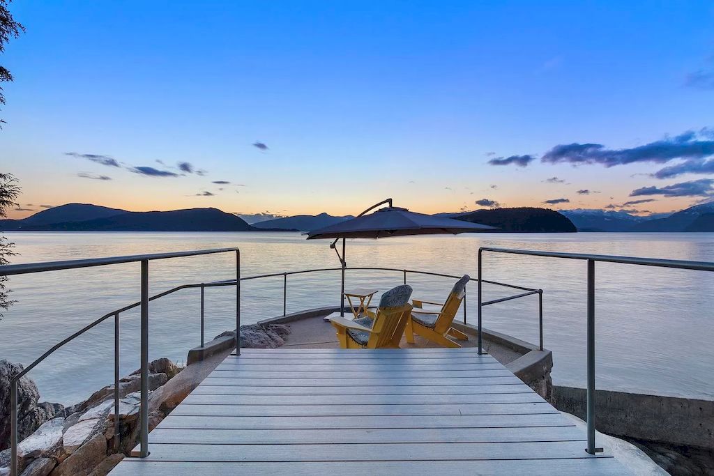 The Residence in Greater Vancouver provide breathtaking ocean and island views from every room in the house, now available for sale. This home located at 10 Montizambert Wynd, Greater Vancouver, BC V7W 1R8, Canada