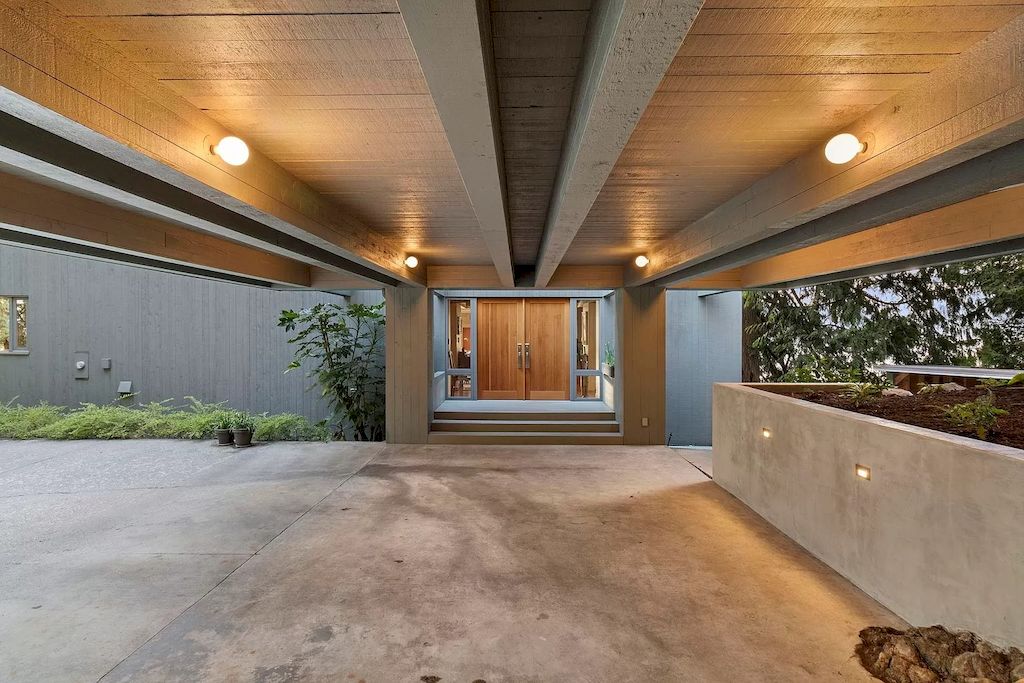The Residence in Greater Vancouver provide breathtaking ocean and island views from every room in the house, now available for sale. This home located at 10 Montizambert Wynd, Greater Vancouver, BC V7W 1R8, Canada