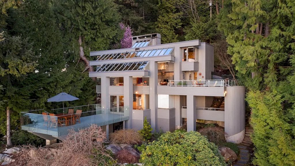 The Residence in Greater Vancouver provide breathtaking ocean and island views from every room in the house, now available for sale. This home located at 10 Montizambert Wynd, Greater Vancouver, BC V7W 1R8, Canada