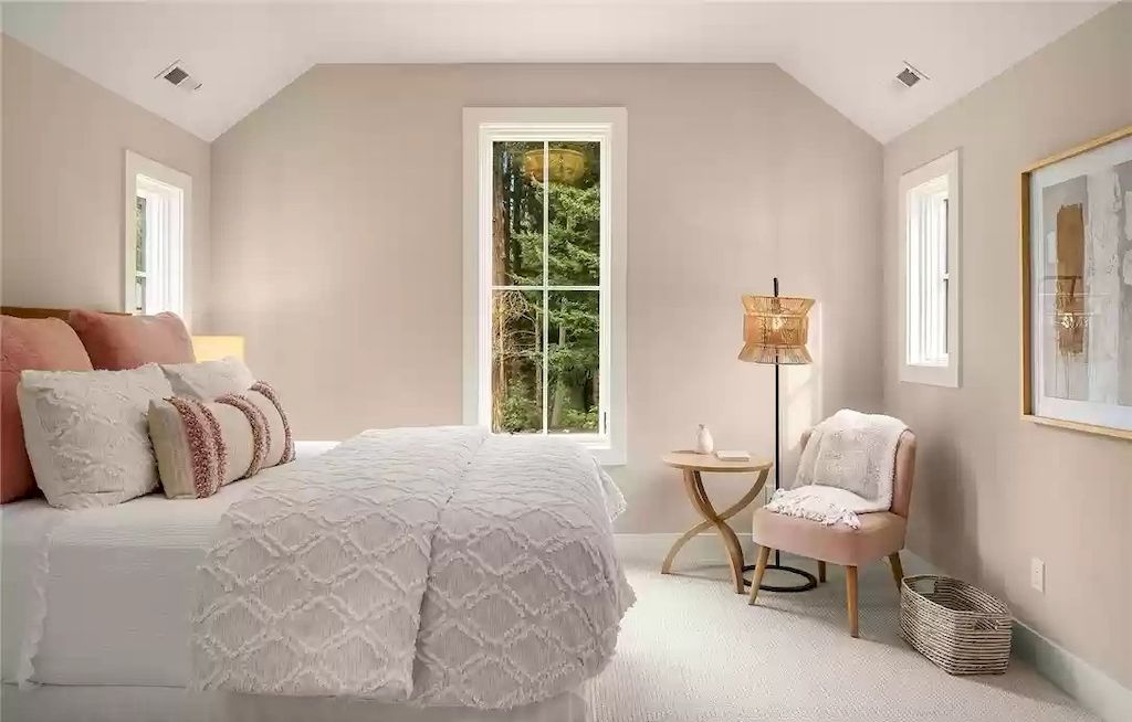 The Estate in Washington is a luxurious home enjoying an open floor plan with custom lighting and high-end finishes throughout now available for sale. This home located at 2003 102nd Place SE, Bellevue, Washington; offering 07 bedrooms and 08 bathrooms with 6,252 square feet of living spaces.