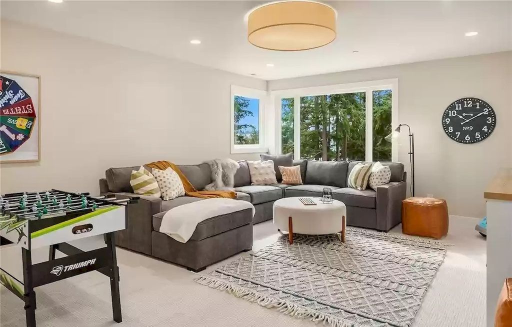 The Estate in Washington is a luxurious home enjoying an open floor plan with custom lighting and high-end finishes throughout now available for sale. This home located at 2003 102nd Place SE, Bellevue, Washington; offering 07 bedrooms and 08 bathrooms with 6,252 square feet of living spaces.
