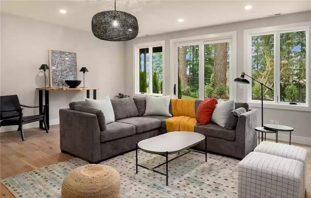The Estate in Washington is a luxurious home enjoying an open floor plan with custom lighting and high-end finishes throughout now available for sale. This home located at 2003 102nd Place SE, Bellevue, Washington; offering 07 bedrooms and 08 bathrooms with 6,252 square feet of living spaces.