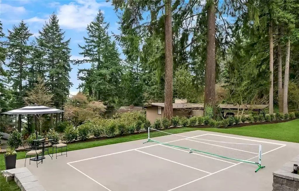 The Estate in Washington is a luxurious home enjoying an open floor plan with custom lighting and high-end finishes throughout now available for sale. This home located at 2003 102nd Place SE, Bellevue, Washington; offering 07 bedrooms and 08 bathrooms with 6,252 square feet of living spaces.