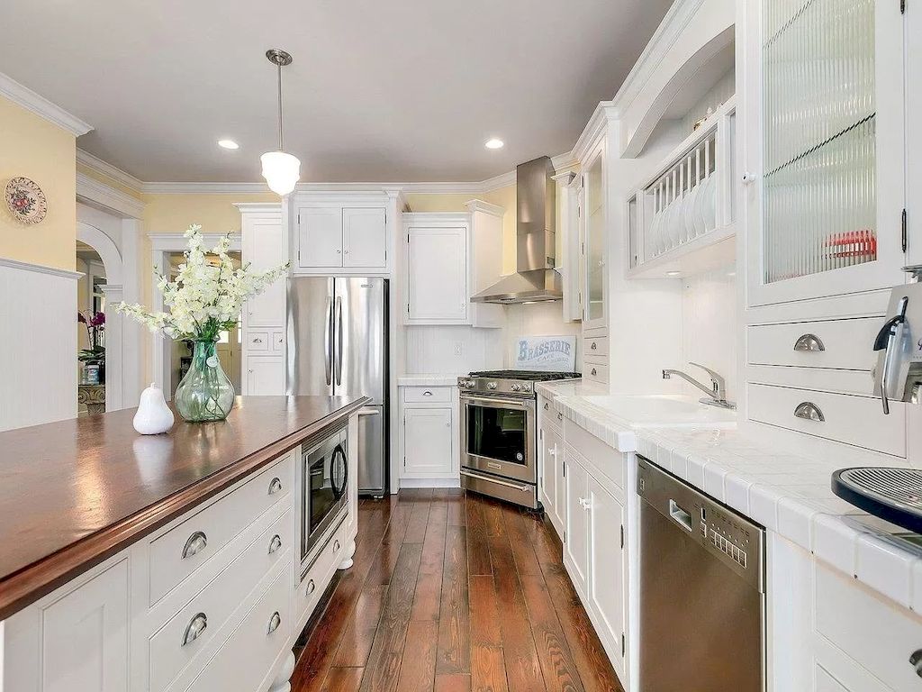 The Home in Surrey is a cozy home which incorporates modern features and design elements, now available for sale. This home located at 14025 30th Ave, Surrey, BC V4P 2N3, Canada