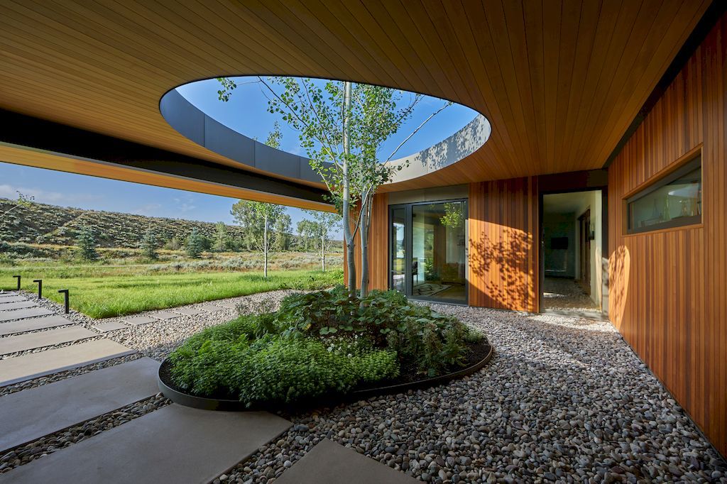 Tengoku house vacation home around courtyard garden by CLB Architects 7