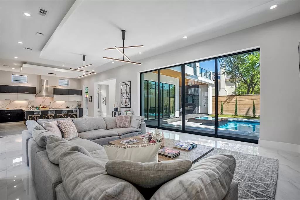 The Home in Houston is a stunning residence offers panoramic views and full indoor outdoor living for enjoyment now available for sale. This home located at 6210 Memorial Dr, Houston, Texas