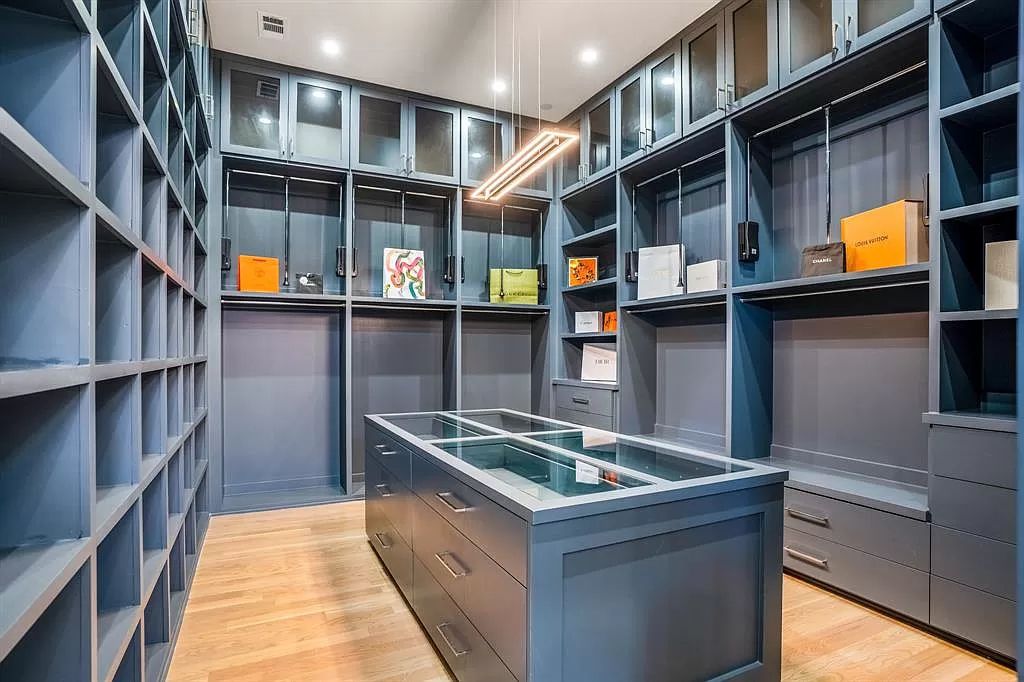 The Home in Houston is a stunning residence offers panoramic views and full indoor outdoor living for enjoyment now available for sale. This home located at 6210 Memorial Dr, Houston, Texas