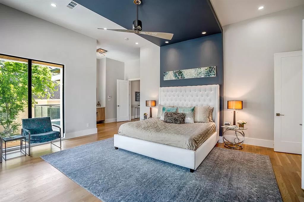 The Home in Houston is a stunning residence offers panoramic views and full indoor outdoor living for enjoyment now available for sale. This home located at 6210 Memorial Dr, Houston, Texas