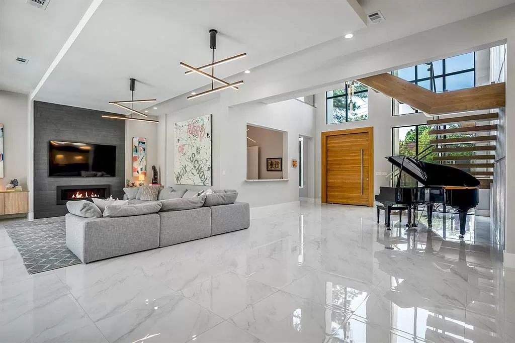 The Home in Houston is a stunning residence offers panoramic views and full indoor outdoor living for enjoyment now available for sale. This home located at 6210 Memorial Dr, Houston, Texas
