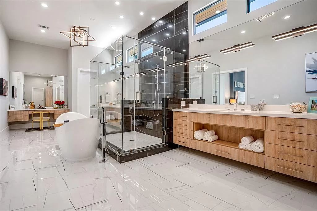 The Home in Houston is a stunning residence offers panoramic views and full indoor outdoor living for enjoyment now available for sale. This home located at 6210 Memorial Dr, Houston, Texas