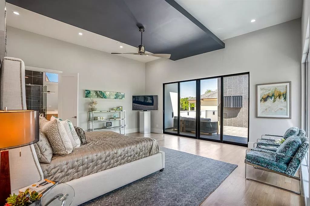 The Home in Houston is a stunning residence offers panoramic views and full indoor outdoor living for enjoyment now available for sale. This home located at 6210 Memorial Dr, Houston, Texas