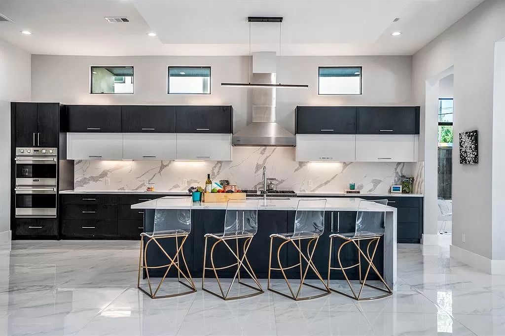 The Home in Houston is a stunning residence offers panoramic views and full indoor outdoor living for enjoyment now available for sale. This home located at 6210 Memorial Dr, Houston, Texas