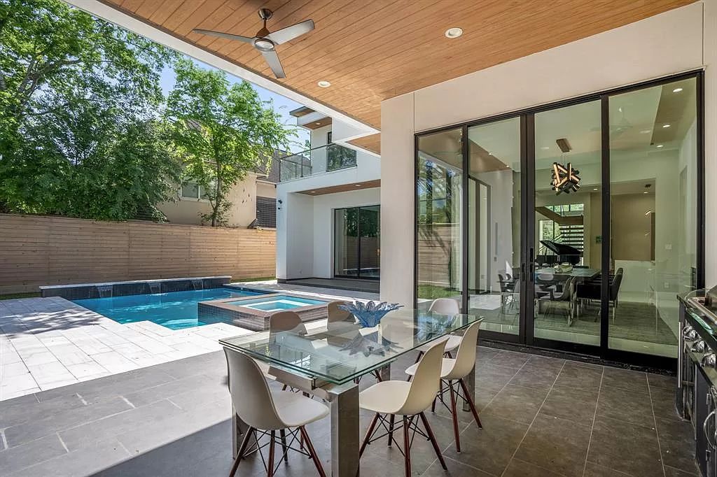The Home in Houston is a stunning residence offers panoramic views and full indoor outdoor living for enjoyment now available for sale. This home located at 6210 Memorial Dr, Houston, Texas