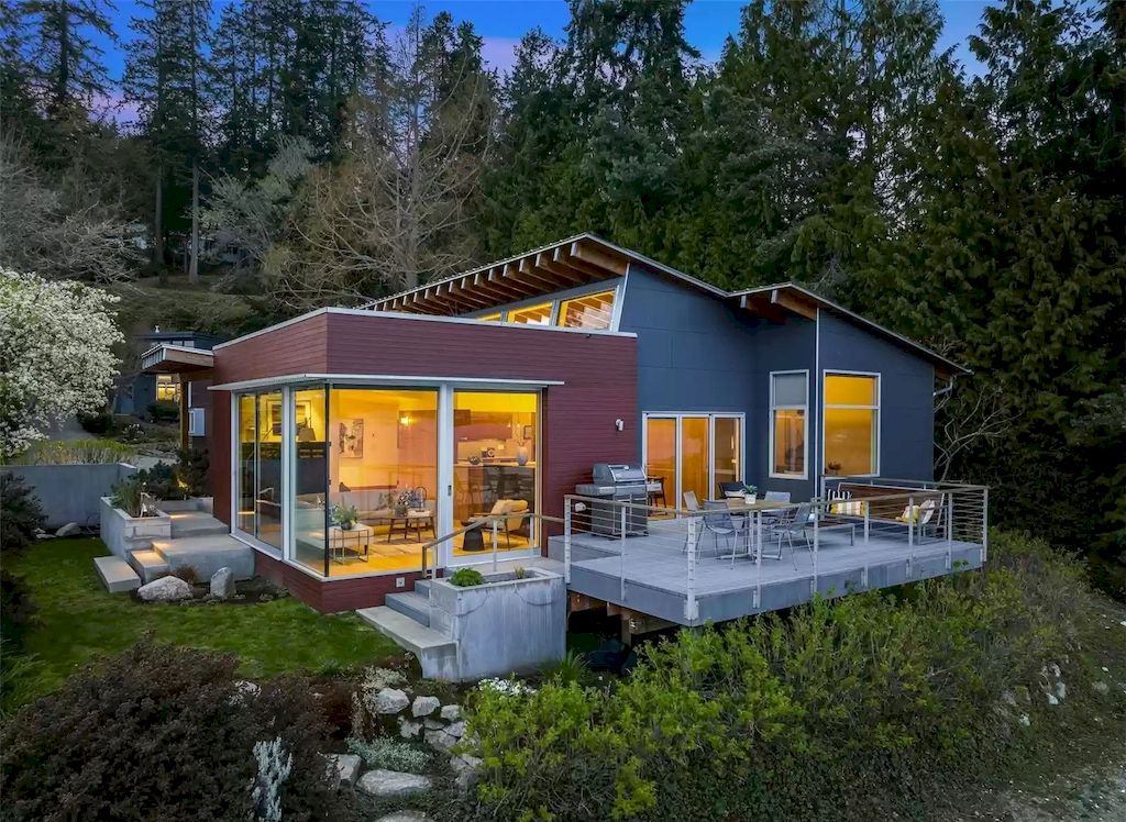 The Estate in Washington is a luxurious home newly refinished with bamboo floors and a combination of metal and green roofs now available for sale. This home located at 4000 Point White Drive NE, Bainbridge Island, Washington; offering 02 bedrooms and 03 bathrooms with 3,396 square feet of living spaces.