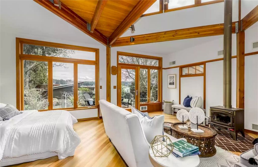 The Estate in Washington is a luxurious home newly refinished with bamboo floors and a combination of metal and green roofs now available for sale. This home located at 4000 Point White Drive NE, Bainbridge Island, Washington; offering 02 bedrooms and 03 bathrooms with 3,396 square feet of living spaces.