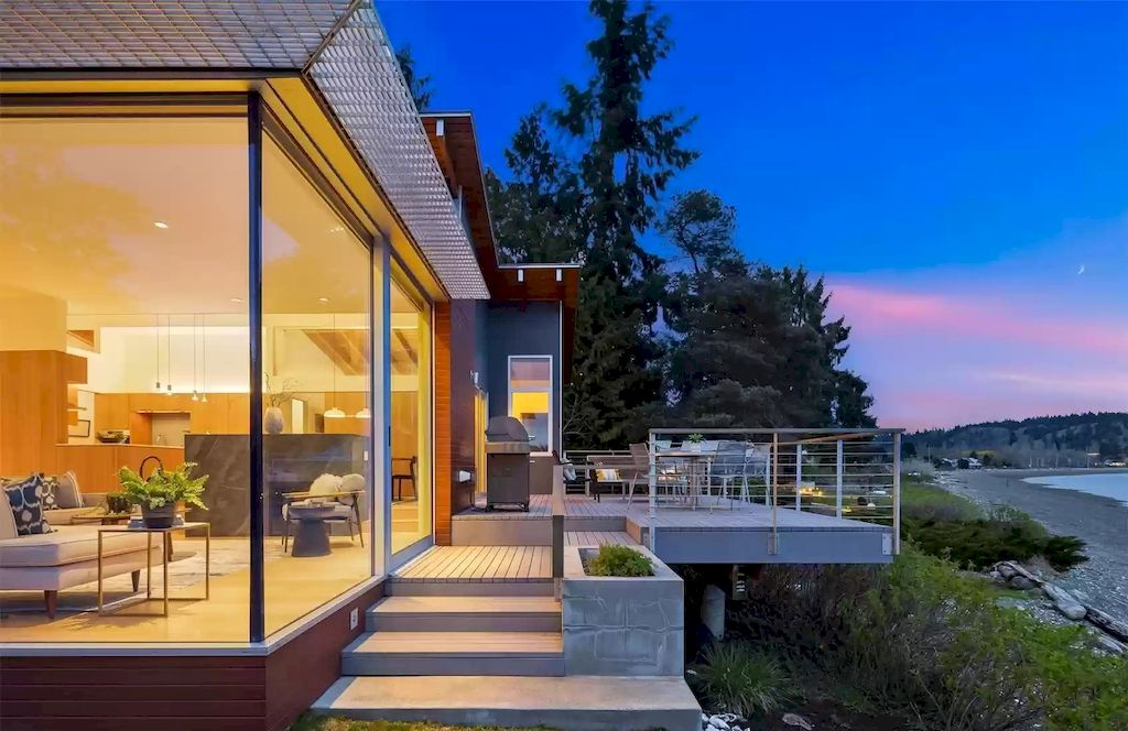 The Estate in Washington is a luxurious home newly refinished with bamboo floors and a combination of metal and green roofs now available for sale. This home located at 4000 Point White Drive NE, Bainbridge Island, Washington; offering 02 bedrooms and 03 bathrooms with 3,396 square feet of living spaces.