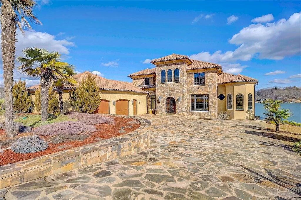 The Estate in Virginia is a luxurious home designed for impressive panoramic lake and mountains views from every corner now available for sale. This home located at 331 Blue Heron Dr, Wirtz, Virginia; offering 05 bedrooms and 05 bathrooms with 7,000 square feet of living spaces.