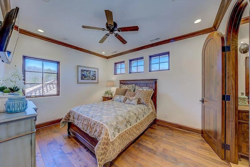 The Estate in Virginia is a luxurious home designed for impressive panoramic lake and mountains views from every corner now available for sale. This home located at 331 Blue Heron Dr, Wirtz, Virginia; offering 05 bedrooms and 05 bathrooms with 7,000 square feet of living spaces.