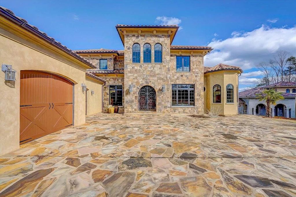 The Estate in Virginia is a luxurious home designed for impressive panoramic lake and mountains views from every corner now available for sale. This home located at 331 Blue Heron Dr, Wirtz, Virginia; offering 05 bedrooms and 05 bathrooms with 7,000 square feet of living spaces.