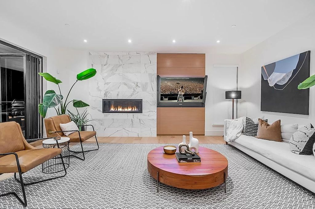 The House in West Vancouver is brilliantly designed ocean view residence was created by renowned designer Karla Dreyer, now available for sale. This home located at 4701 Piccadilly S, West Vancouver, BC V7W 1J8, Canada