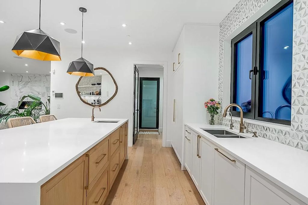 The House in West Vancouver is brilliantly designed ocean view residence was created by renowned designer Karla Dreyer, now available for sale. This home located at 4701 Piccadilly S, West Vancouver, BC V7W 1J8, Canada