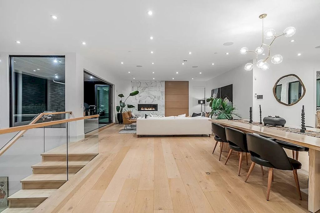 The House in West Vancouver is brilliantly designed ocean view residence was created by renowned designer Karla Dreyer, now available for sale. This home located at 4701 Piccadilly S, West Vancouver, BC V7W 1J8, Canada